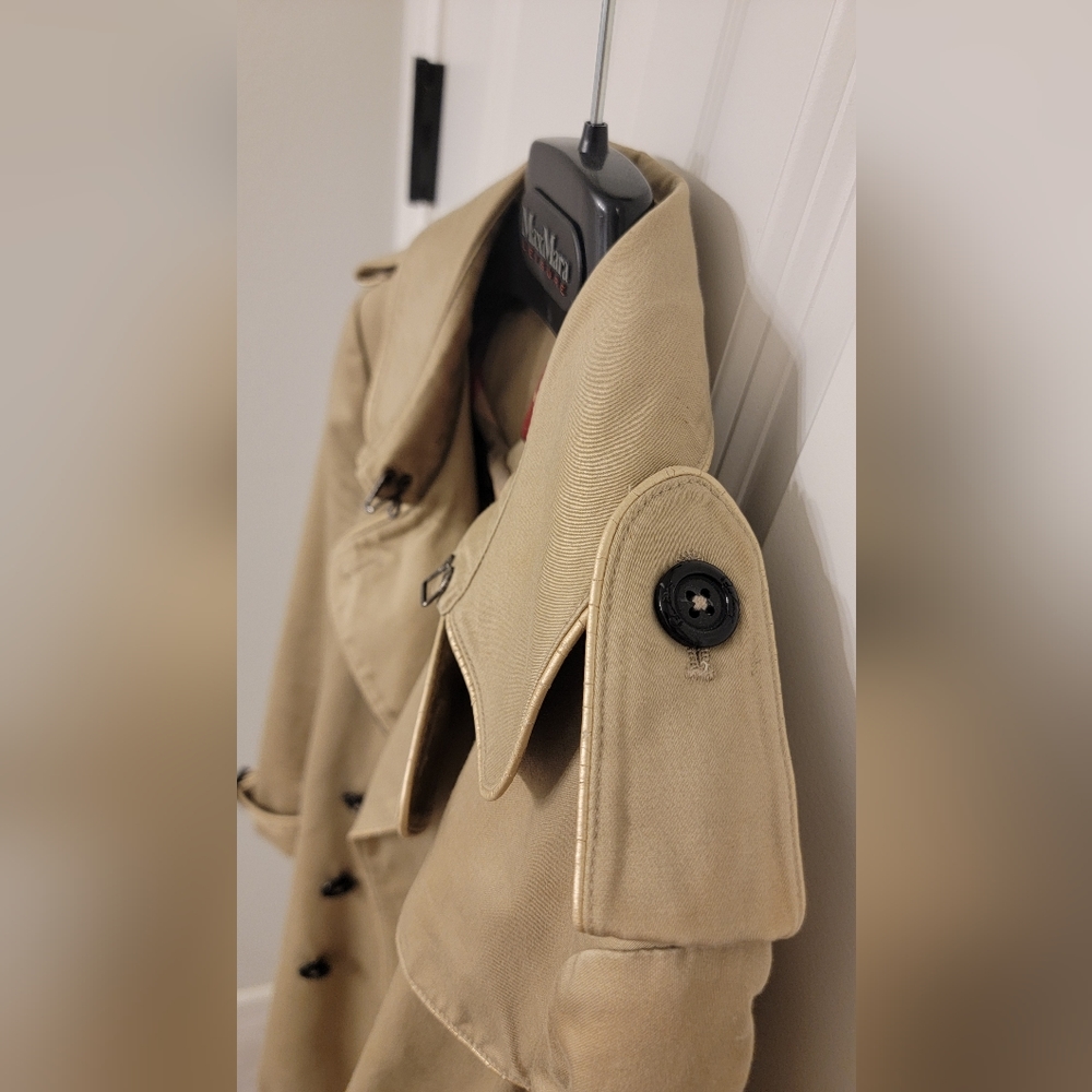 Burberry Khaki Tan Classic Double-Breasted Trench Coat - Picture 11 of 13